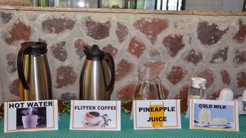 Free daily English breakfast