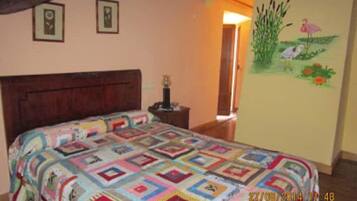 6 dormitoris, escriptori i planxa i posts de planxar