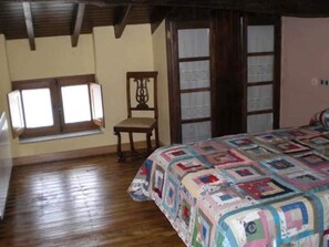 6 habitaciones, escritorio y tabla de planchar con plancha 