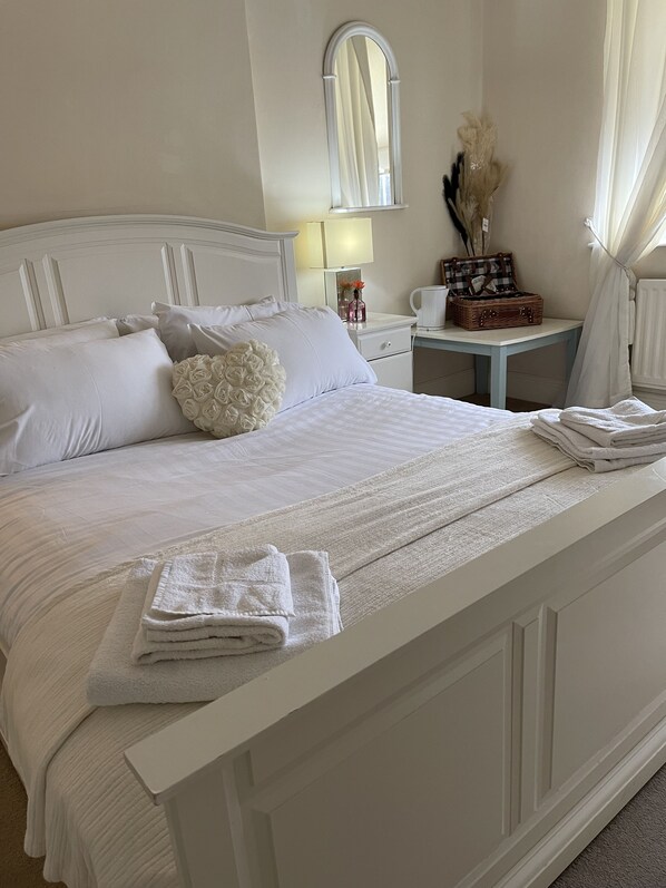 King En Suite | Työpöytä, kannettavalle tietokoneelle sopiva työtila, ilmainen Wi-Fi