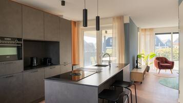 Réfrigérateur, plaque de cuisson, lave-vaisselle, bouilloire électrique