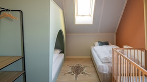4 bedrooms, travel cot, free WiFi