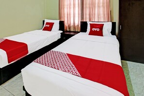 Habitación con 2 camas individuales | Escritorio, espacio para trabajar con un portátil, wifi gratis