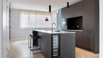 Fridge, stovetop, dishwasher, electric kettle