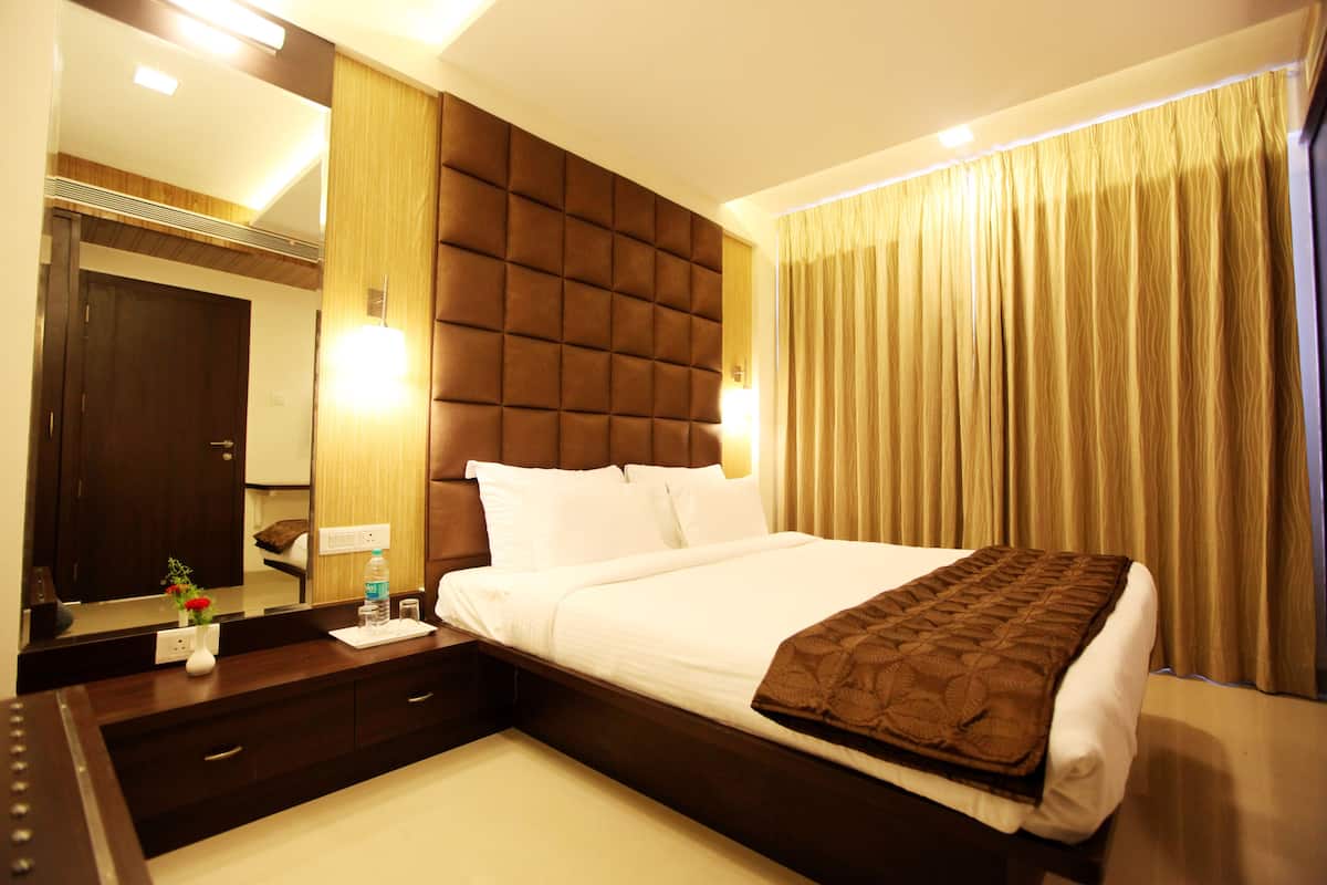 Deluxe Studio | 1 bedroom, in-room safe, soundproofing, iron/ironing board