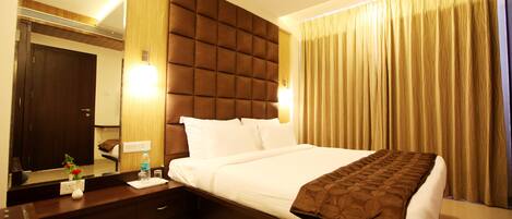 Deluxe Studio | 1 bedroom, in-room safe, soundproofing, iron/ironing board
