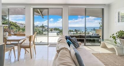Amelie - Luxury, Beach View 3 Bedroom Condo - 2 min walk to Terrigal Beach