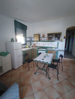 Classic Apartment, Multiple Beds | Private kitchen