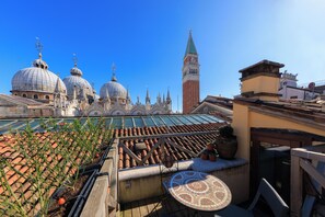 Exclusive Double Room | Egyptian cotton sheets, premium bedding, pillowtop beds, minibar - 312 Piazza San Marco (Venice)