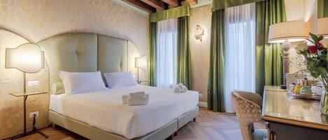 Egyptian cotton sheets, premium bedding, pillow-top beds, minibar