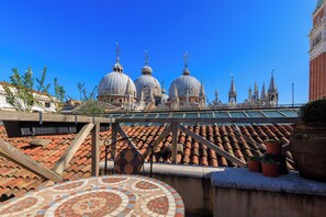 Exclusive Double Room | Egyptian cotton sheets, premium bedding, pillowtop beds, minibar - 312 Piazza San Marco (Venice)