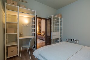 1 habitación, tabla de planchar con plancha, internet y ropa de cama 