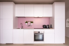 Fridge, oven, dishwasher, electric kettle - Venetian Palace Mauve Apartment on the Grand Canal (Venecia)