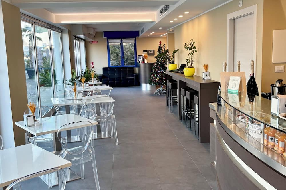 BLU HOTEL 4 4 S.R.L.