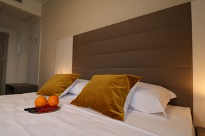 Habitació doble o amb dos llits individuals bàsica | 1 dormitori, roba de llit d'alta qualitat i minibar 