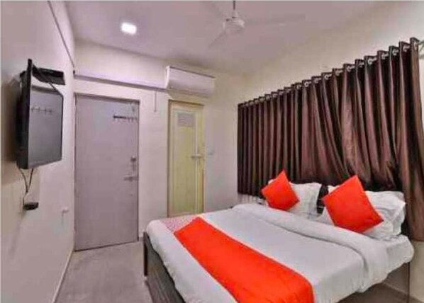 Rollaway beds, free WiFi, bed sheets