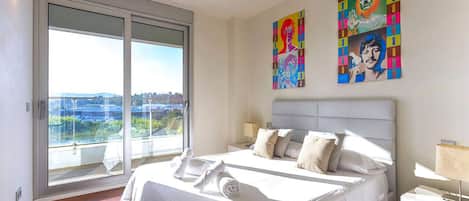 2 bedrooms, iron/ironing board, travel cot, free WiFi