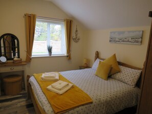 2 bedrooms, iron/ironing board, travel cot, WiFi