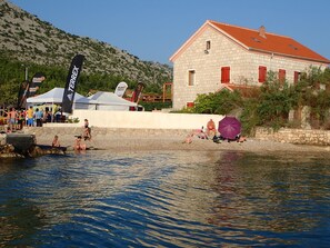 Beach - A comfortable place for 4 people in a quiet location (Starigrad)