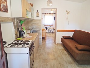 Fridge, oven, stovetop, electric kettle - A comfortable place for 4 people in a quiet location (Starigrad)