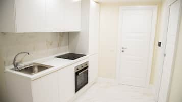 Condo Deluxe | Cocina privada | Cafetera y tetera
