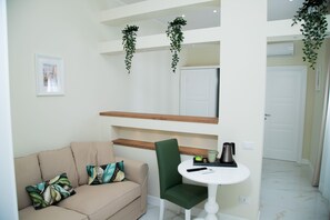 Minibar, in-room safe, soundproofing, free WiFi - Gentile Suite (Naples)