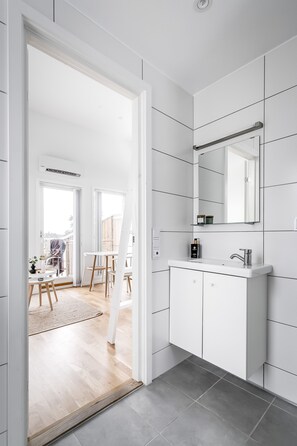 Bathroom - Breathtaking Lakefront mini villas (Bro)