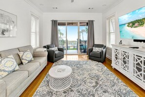 DVD player, stereo - One Charleston Place B, Beach Front, Pool, Pet Friendly Private Home (ST GEORGE ISLAND)