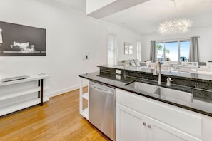 Interior - One Charleston Place B, Beach Front, Pool, Pet Friendly Private Home (ST GEORGE ISLAND)