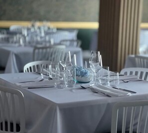 Restaurant - 12 Oceans Hotel and Conference Centre (Kingsburgh)