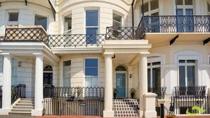 Exterior detail - Cosy sea view apartment (Brighton)