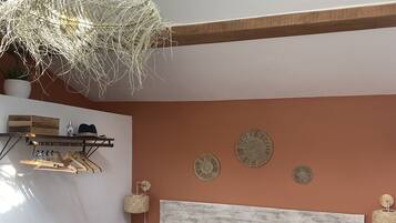 1 chambre, fer et planche à repasser, lit parapluie, Wi-Fi