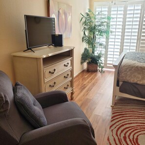 2 bedrooms, desk, iron/ironing board, free WiFi