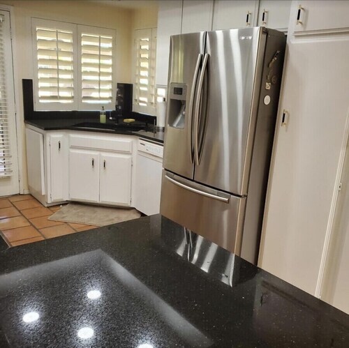 Endearing 2bdrm Condo w/ Pool & near Coachella