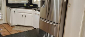 Endearing 2bdrm Condo w/ Pool & near Coachella