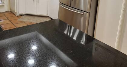 Endearing 2bdrm Condo w/ Pool & near Coachella