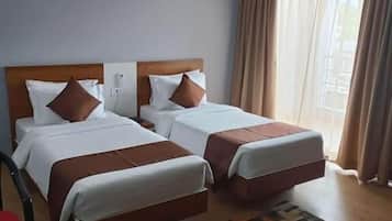 Standard Twin Room | Egyptian cotton sheets, premium bedding, down duvets, desk