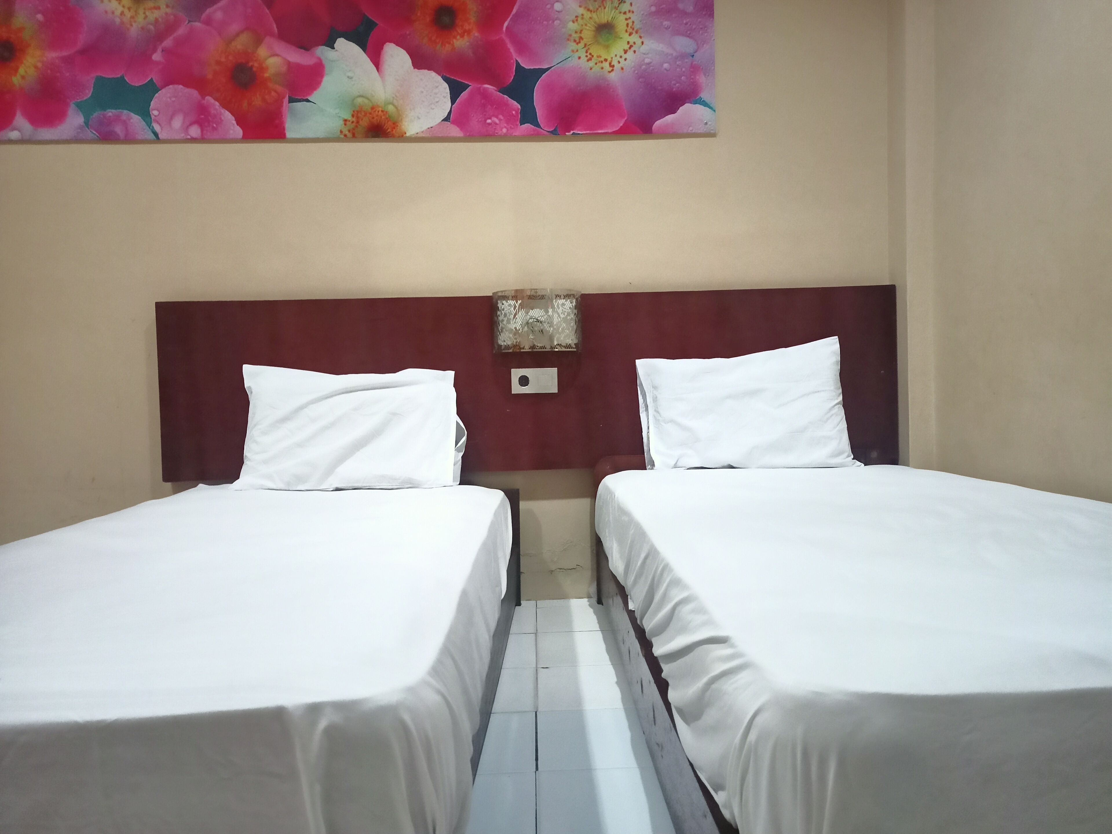 Laptop workspace, free WiFi, bed sheets