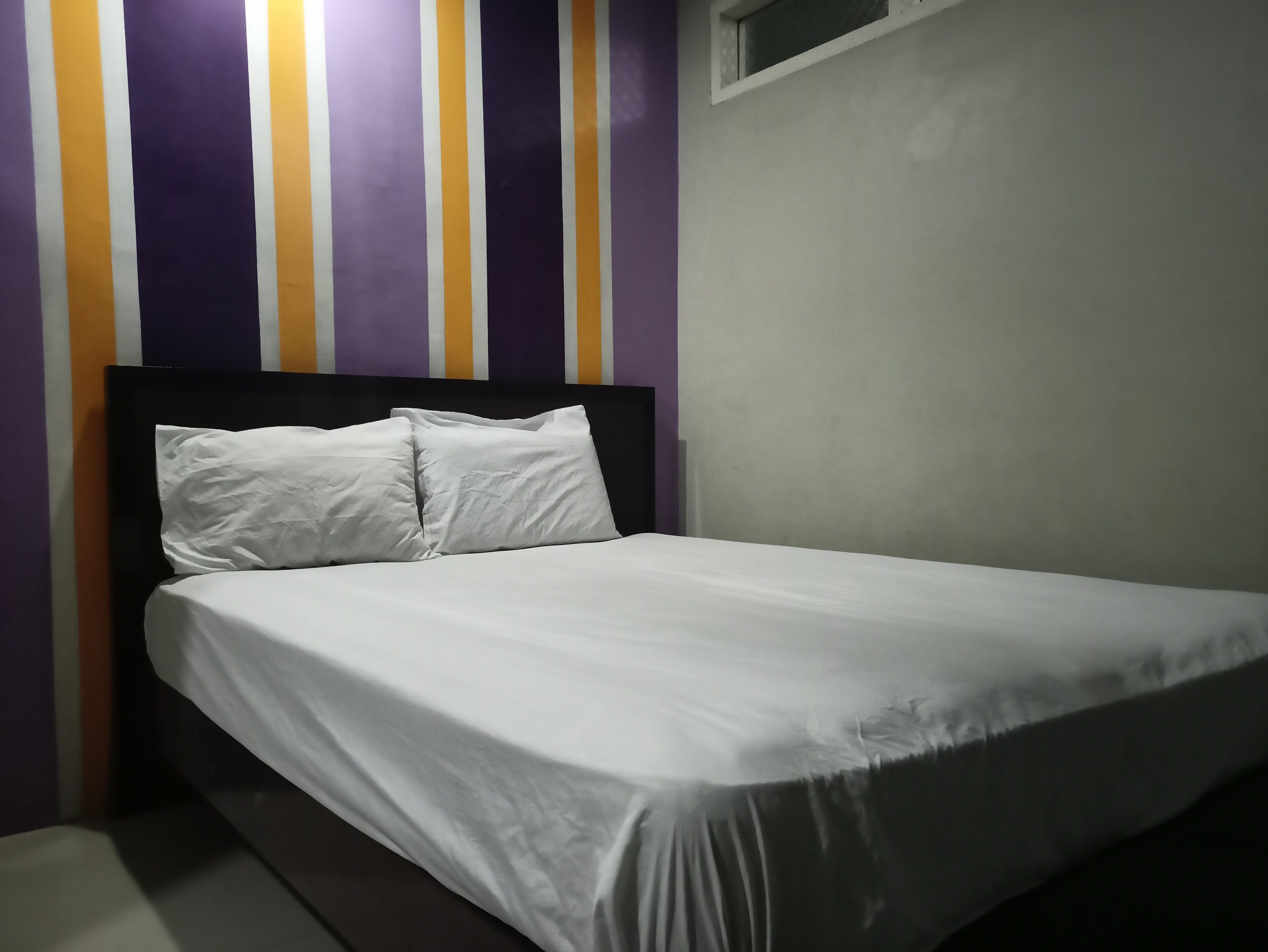 Laptop workspace, free WiFi, bed sheets