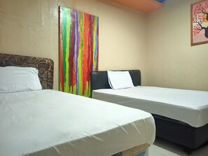 Chambre familiale double | Espace de travail pour ordinateurs portables, accès au Wi-Fi (inclus)