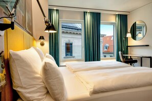 Egyptian cotton sheets, premium bedding, in-room safe, desk - Motel One Würzburg (Würzburg)