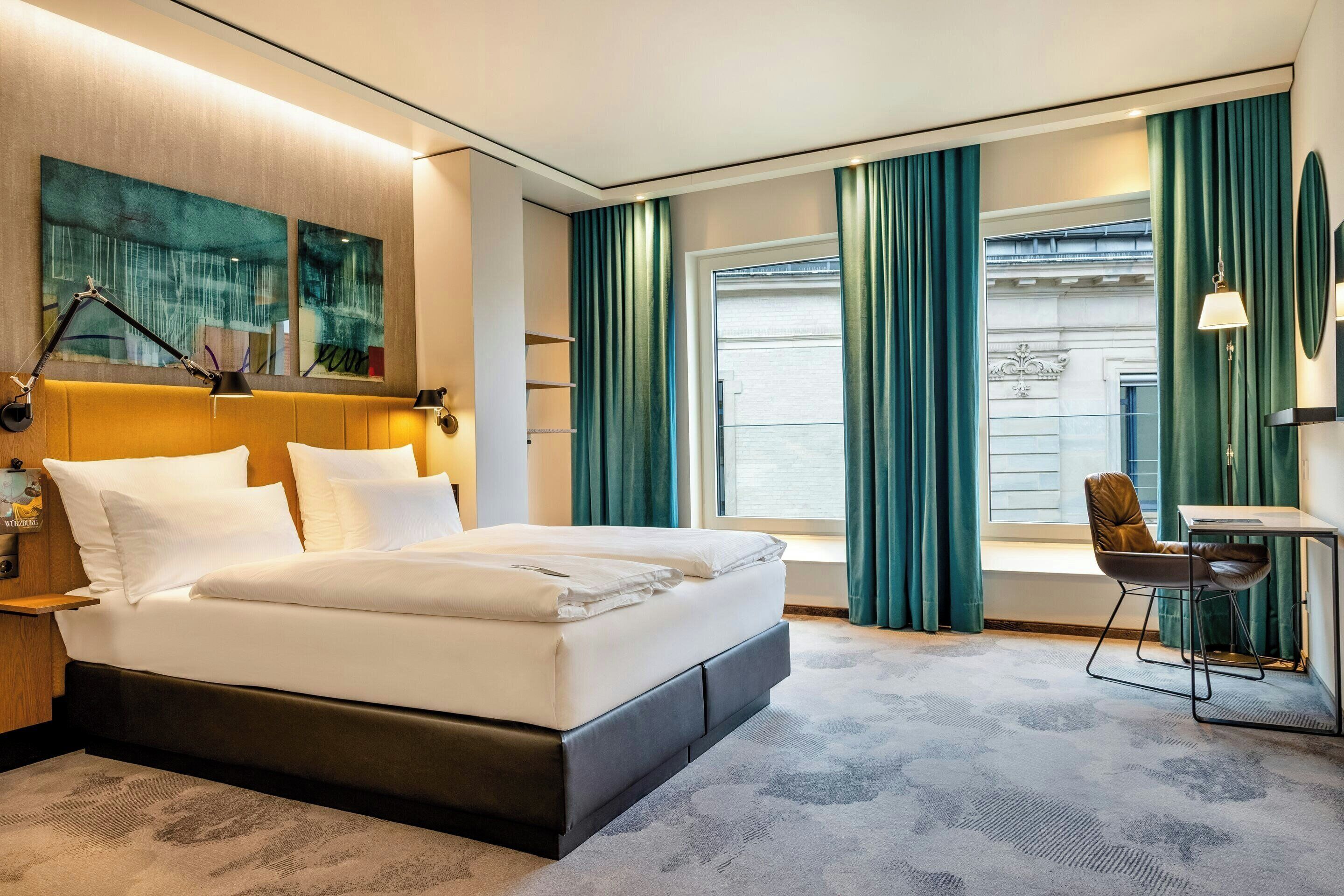 埃及棉床单、高档床上用品、客房内保险箱、办公桌