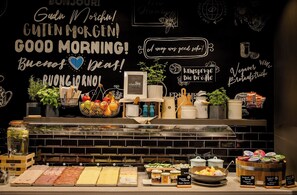 Petit déjeuner buffet servi tous les jours en supplément