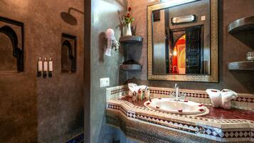 Standard Double Room, Ensuite | Bathroom | Shower, rainfall showerhead, designer toiletries, hair dryer