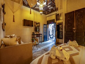 Egyptian cotton sheets, premium bedding, down duvets, memory-foam beds - Riad Almisk (Marrakech)
