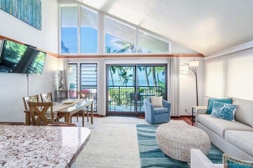 Beachfront luxury | Walk to dining & shops