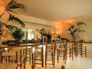 2 bars/lounges - Apollo Palm Hotel (Athens)