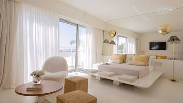 Executive Studio Suite | Minibar, in-room safe, desk, laptop workspace