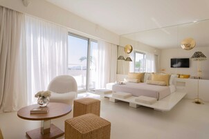 Suite Studio Exécutive | Minibar, coffres-forts dans les chambres, bureau