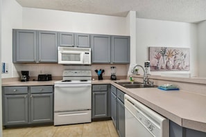 Fridge, microwave, stovetop, dishwasher